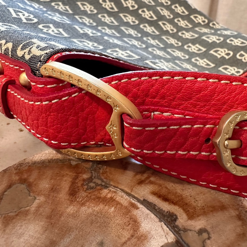 Dooney and Bourke handbag in excellent shape - Picture 7 of 9